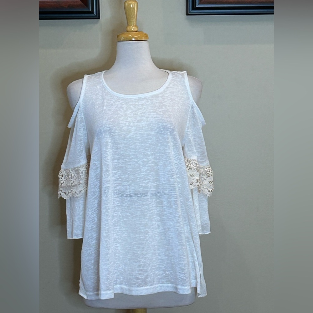Umgee | Size Medium Ivory Lace Cold Shoulder Top